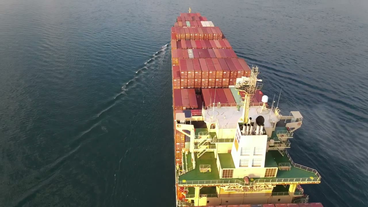 Navio de containers em alto-mar